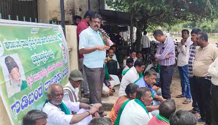 Farmers protest in Gudibande 0