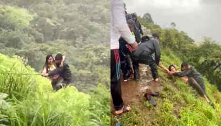 girl falls into 100 feet taking selfie in pune 0