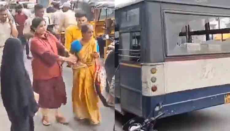 women throw snake on bus conductor 0