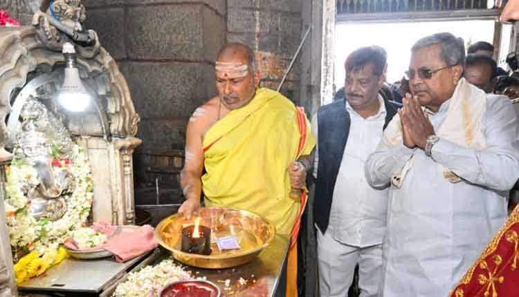 Siddaramaiah held Chamundi Pradhikara meeting