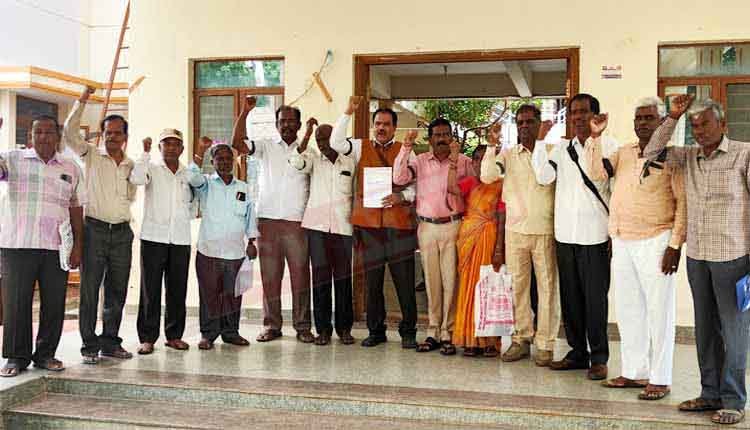 Retired employees protest 0