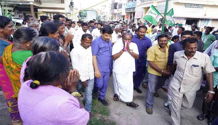 h d kumaraswamy emotional speech in chennapatana 2