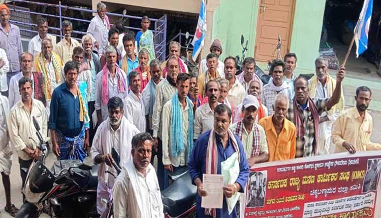 Labour protest in bagepalli