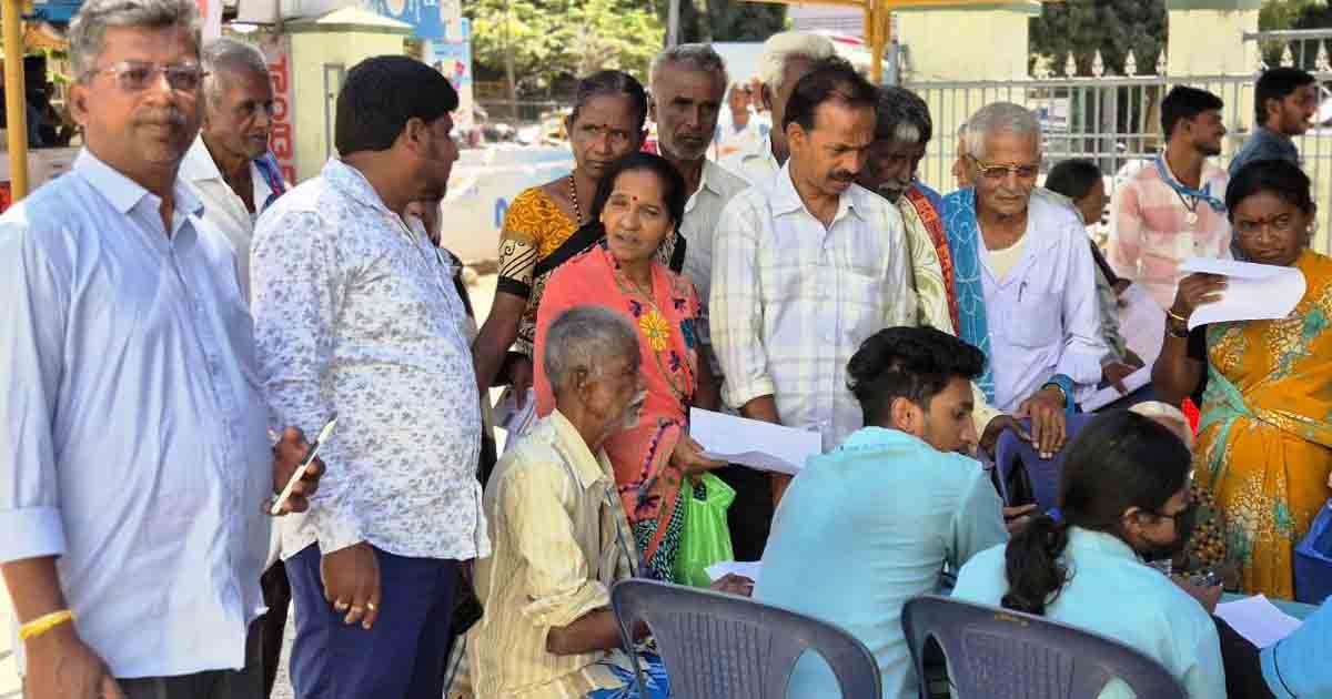 "Free health check-up camp at Chikkaballapur Public Hospital organized by Akash Super Specialty Hospital and SN Subba Reddy Charitable Trust"