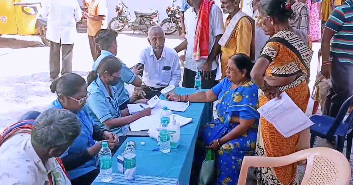 "Free health check-up camp at Chikkaballapur Public Hospital organized by Akash Super Specialty Hospital and SN Subba Reddy Charitable Trust"