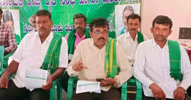 Farmers protesting in front of Karnataka Milk Federation (KMF) demanding the release of pending milk incentives and an increase in milk prices.