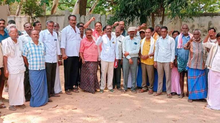 Local - Farmers protesting against water diversion from Vatadahosahalli Lake in Gauribidanur