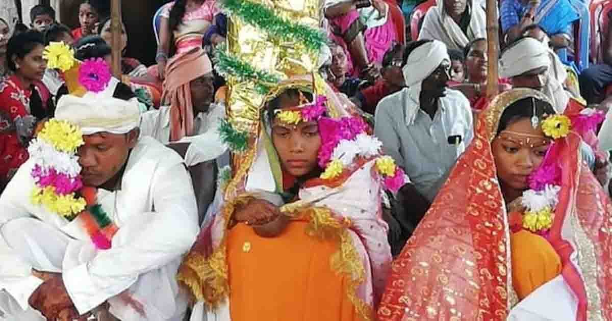 Telangana- A man marries two women in the same wedding ceremony in Telangana