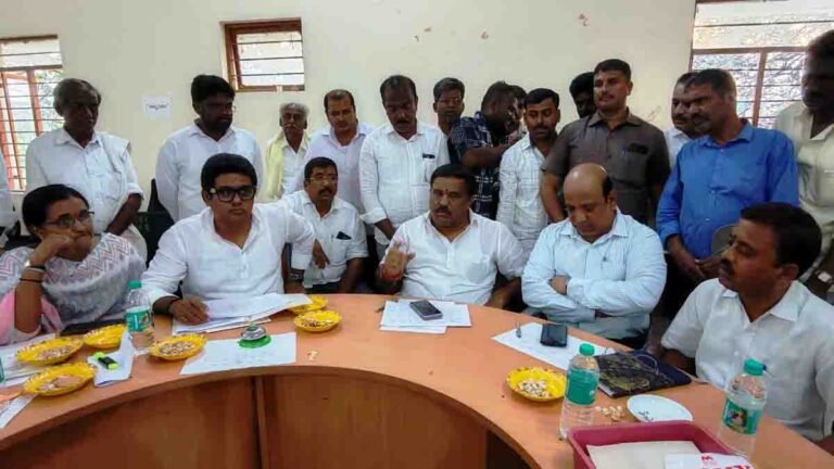 Akrama Sakrama Scheme - MLA S.N. Subbareddy addressing Akrama-Sakrama committee in Gudibande Taluk