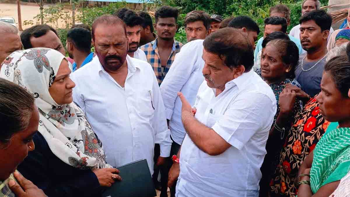 Local News - MLA S.N. Subbareddy visiting Ward 10 in Gudibande town to address local issues related to roads, drainage, and toilets