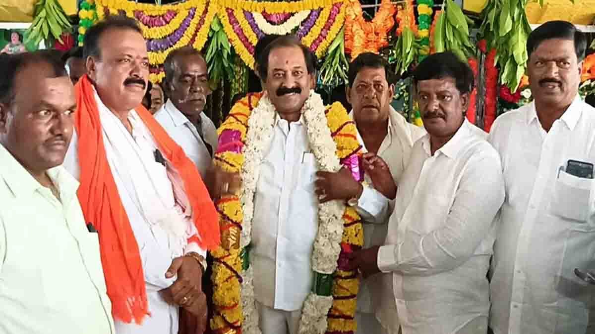 Local Politics - Former MLA N. Sampang demands ministerial post for Bagepalli MLA S.N. Subbareddy