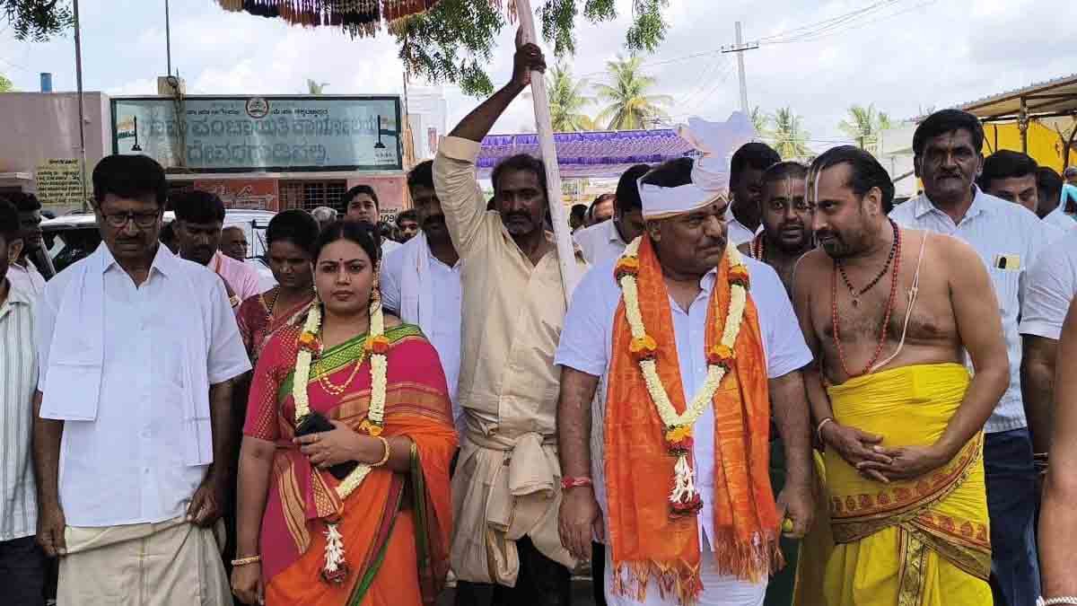 Local News - Devotees pulling the chariot of Lakshmi Venkateshwara Swamy during Brahmarathotsava in Devaragudipalli, Bagepalli
