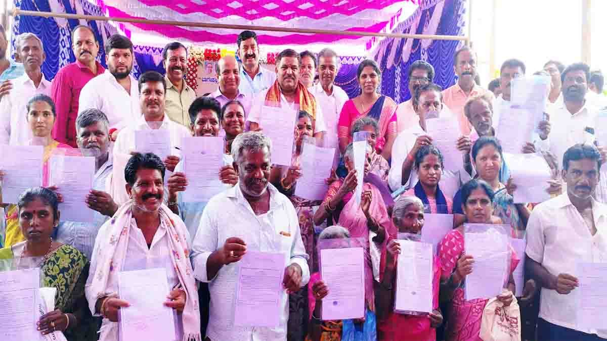 MLA Subbareddy inaugurates Janaspandana program to address local grievances at Ullodu village