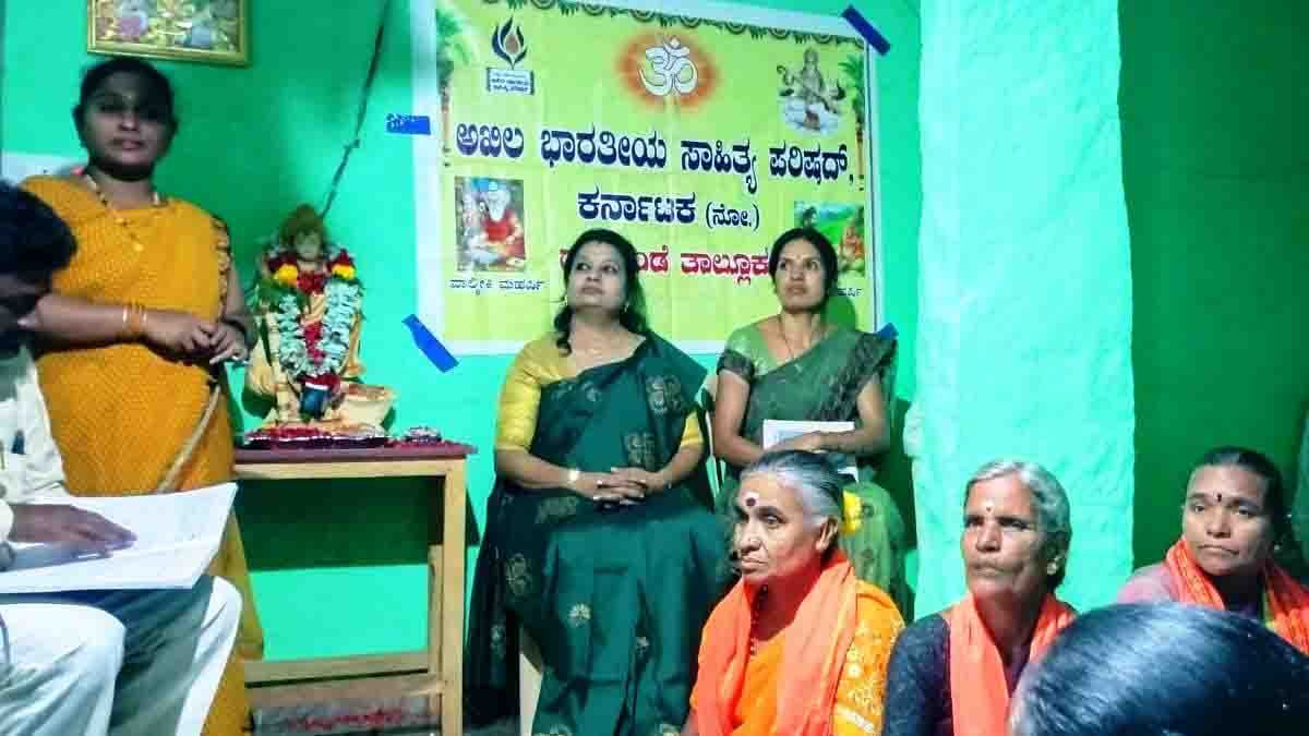 Devotees participating in Haridasa Bhakti Bhajans at Anjaneyaswamy Temple in Dapparthi village organized by Akhila Bharatiya Sahitya Parishat - Local News