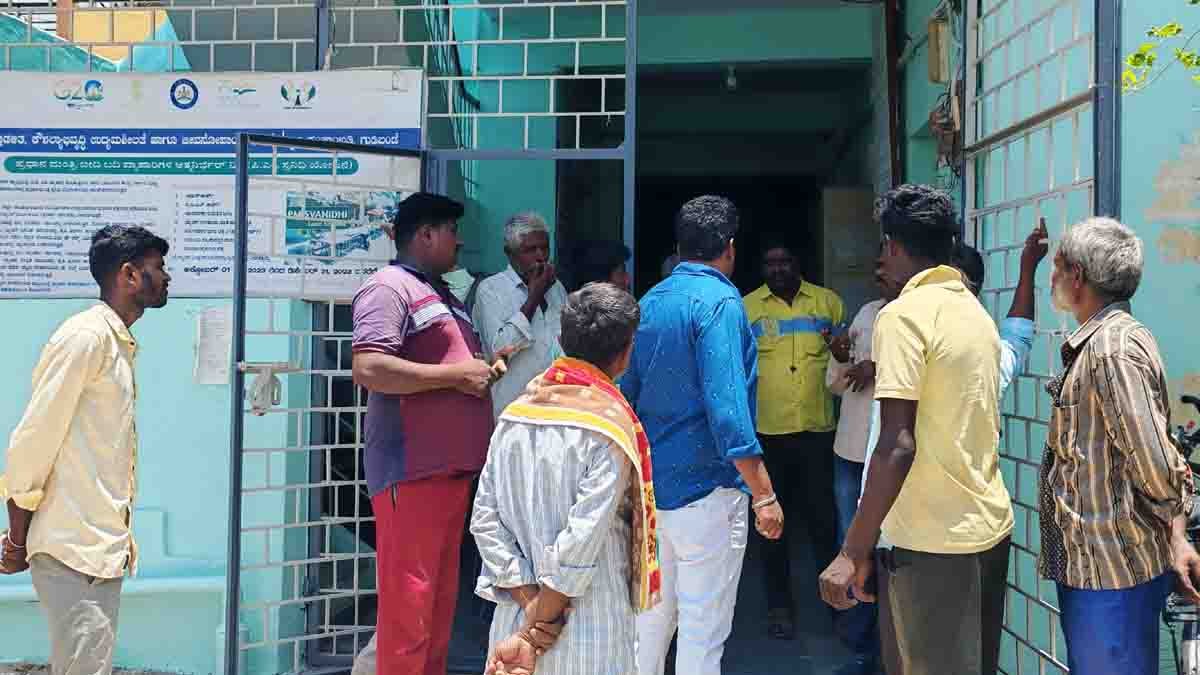 Local Problems - Residents Protest for Roads, Drainage, and Toilets in Gudibande Ward 10 – Chikkaballapur District