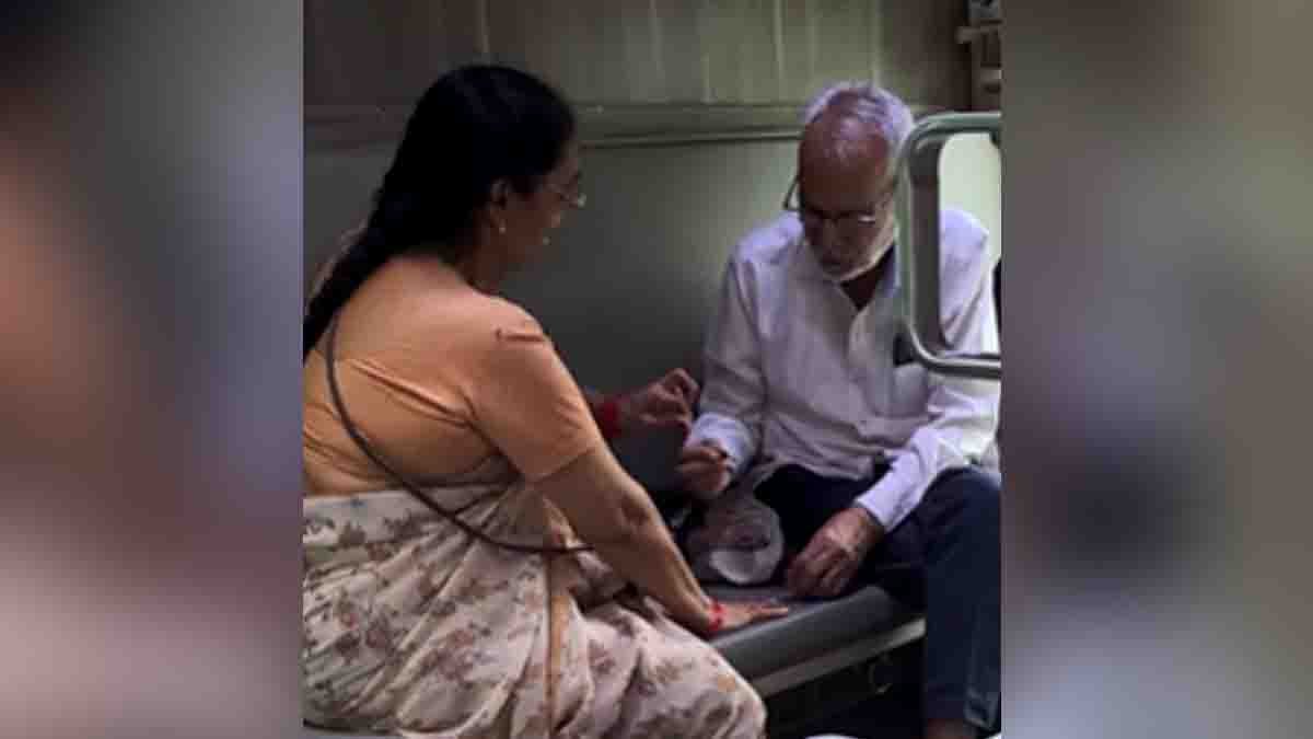 Old Couple - Elderly man lovingly applying nail polish to his wife’s fingers on a train – viral heartwarming moment of true love