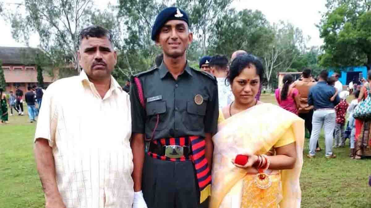 soldier Murali Naik being honored with military salute by Indian Army at Kempegowda International Airport, Bengaluru, before being taken to his native village Kallikonda in Chikkaballapur district