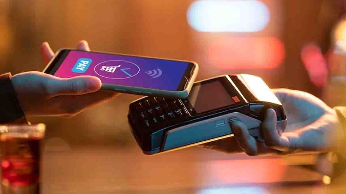 Mobile screen showing UPI payment blocked for high-risk number