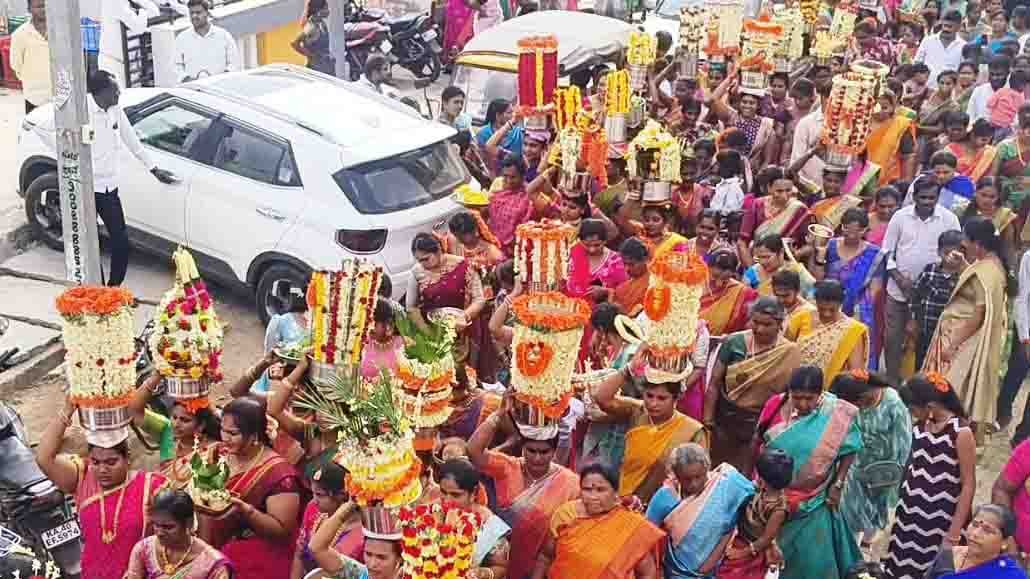 Devotees participating in the grand Varlakonda Jathre procession in Chikkaballapur district after 11 years