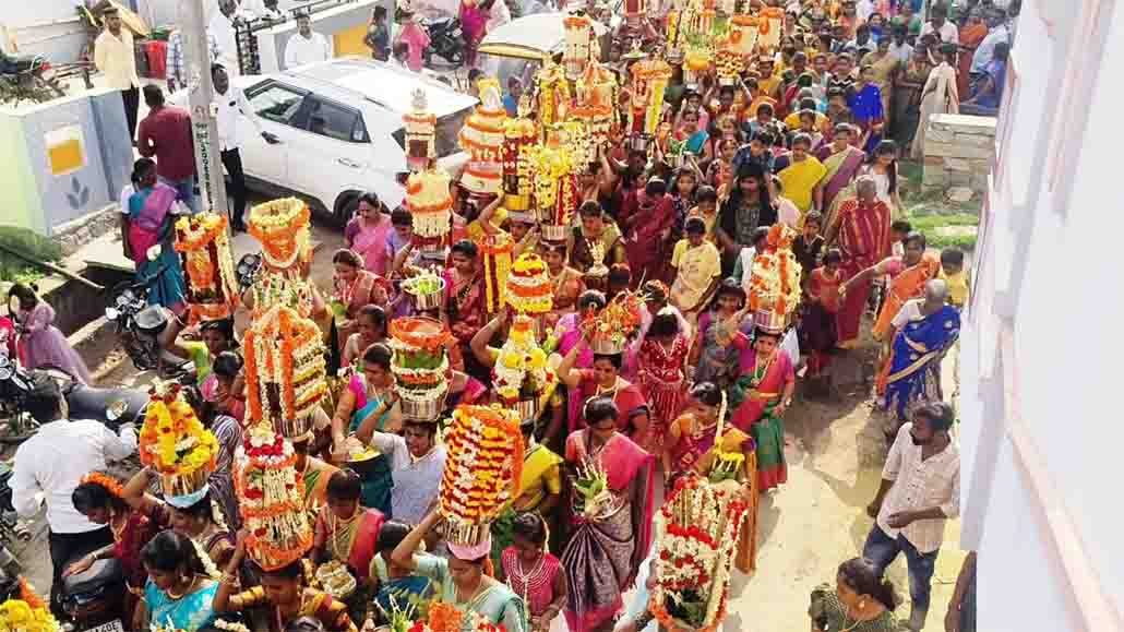 Devotees participating in the grand Varlakonda Jathre procession in Chikkaballapur district after 11 years