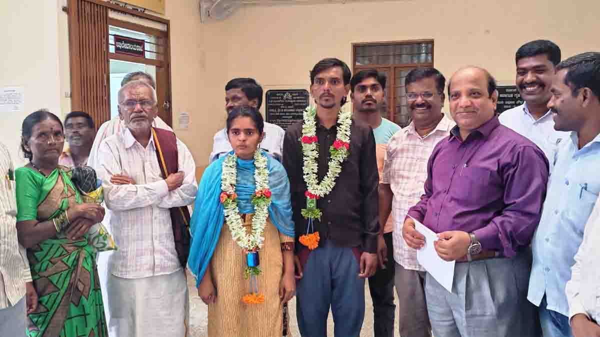 Young couple registers inter-caste love marriage at Gudibande sub-registrar office under police protection and public support