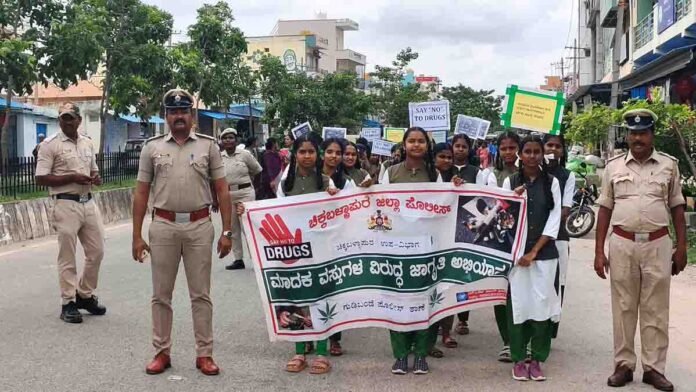 Students and police participating in an anti drug awareness march in Gudibande town, Chikkaballapur district, holding placards and banners against drug abuse