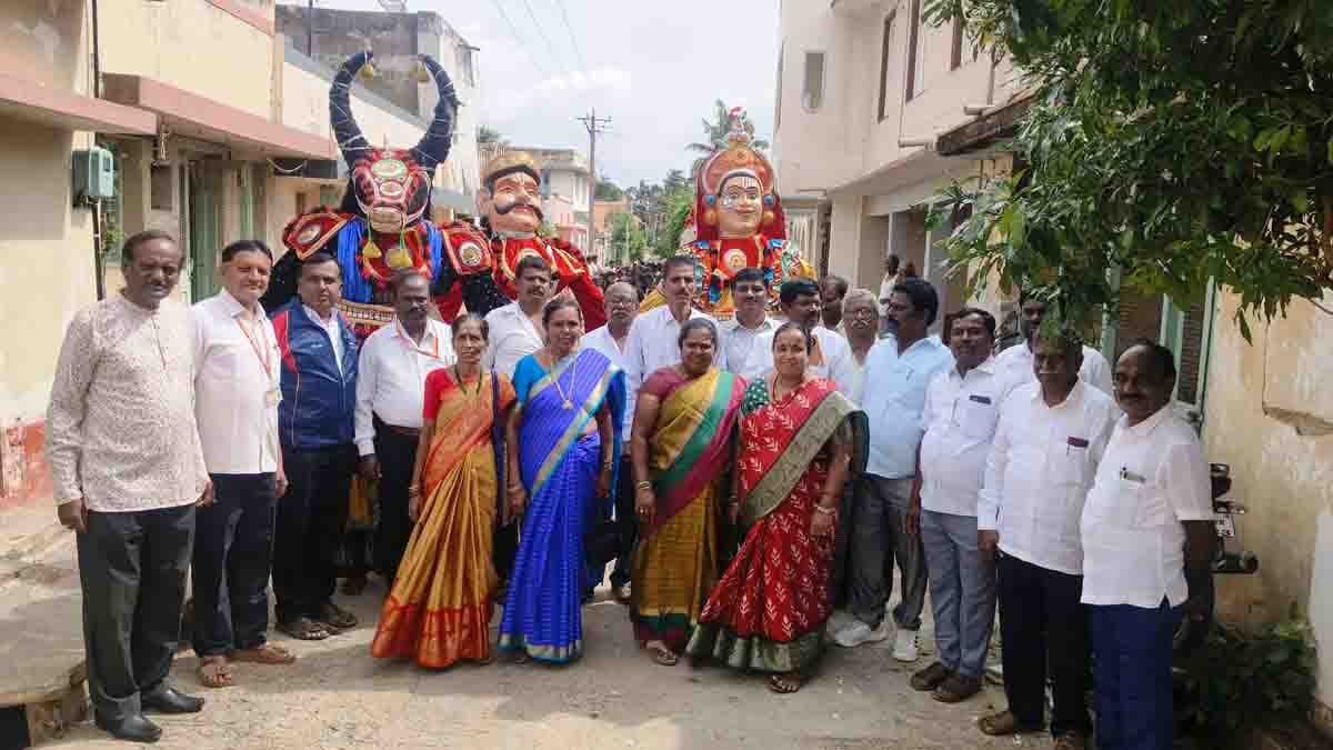 Group of school children singing in a cultural event at Beechaganahalli, highlighting patriotism and Kannada school awareness - Local News