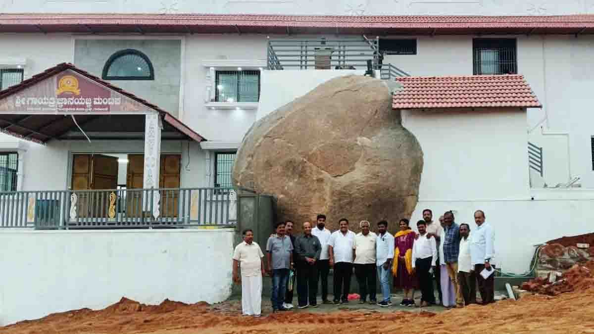 Local news - Adishaktyatmaka Trimataacharya Gayatri Temple in Gudibande, Chikkaballapur, preparing for its 37th anniversary event