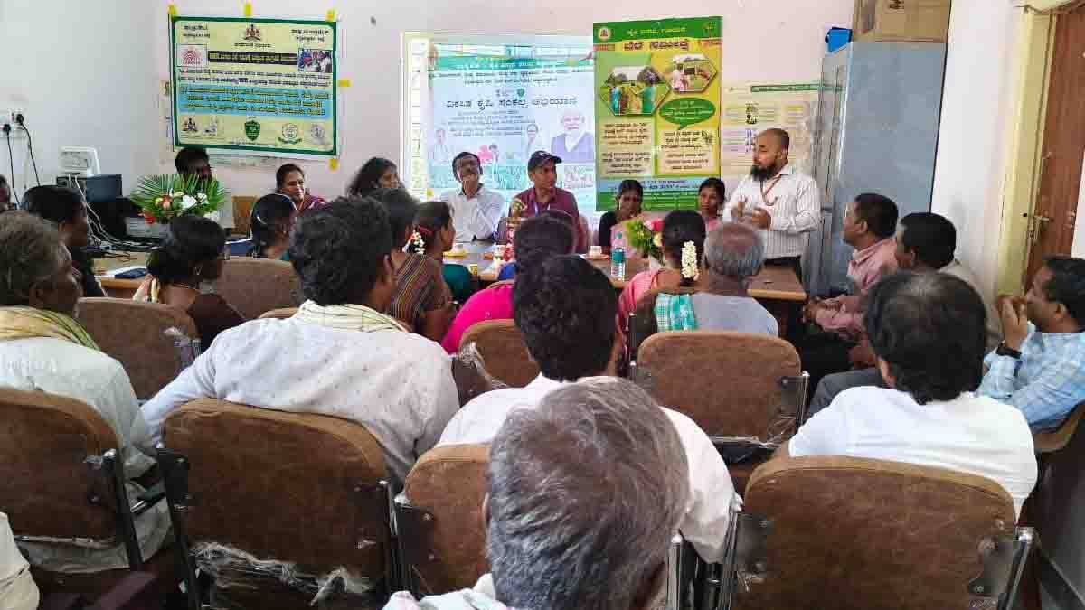 Farmers at Vikasita Krishi Sankalpa program in Gudibande, listening to agricultural guidance