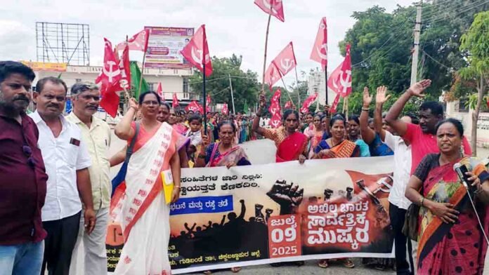 Bharat Bandh 2025 Protest in Gudibande, Karnataka – Workers Rally for Labor Rights