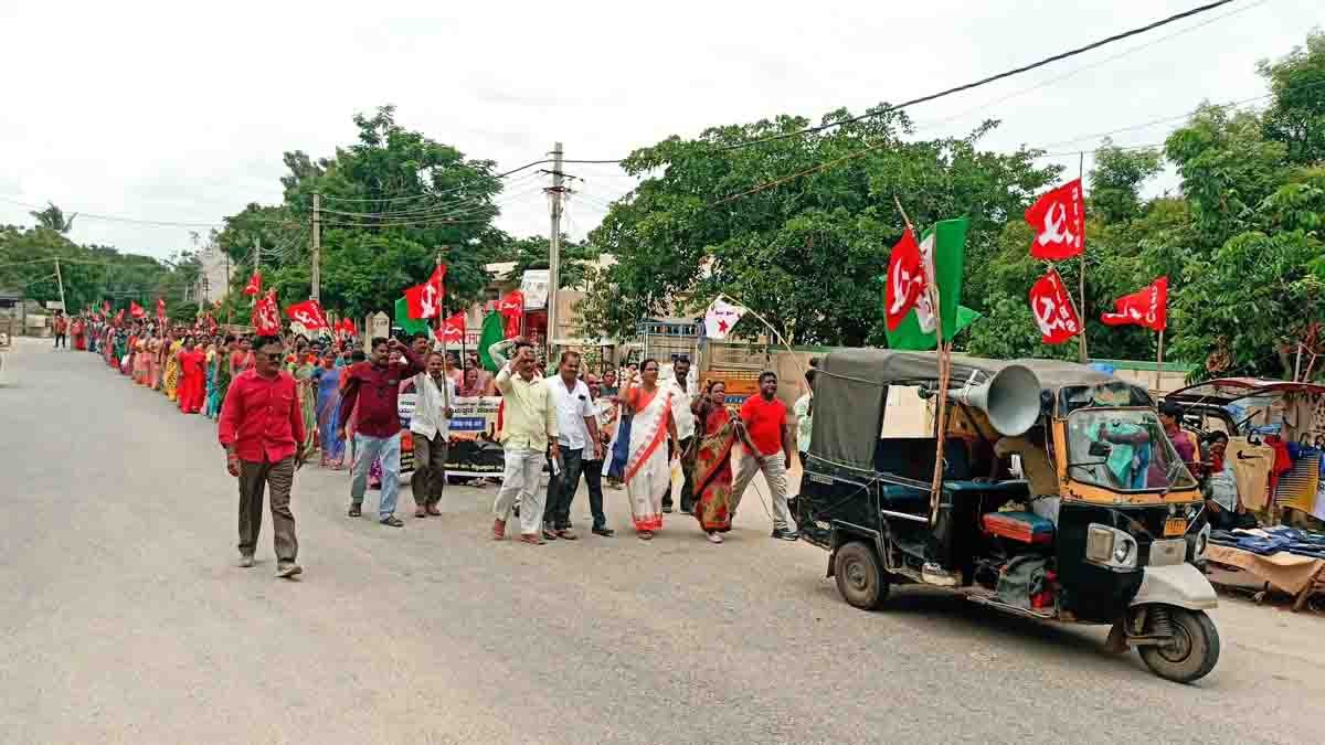 Bharat Bandh 2025 Protest in Gudibande, Karnataka – Workers Rally for Labor Rights