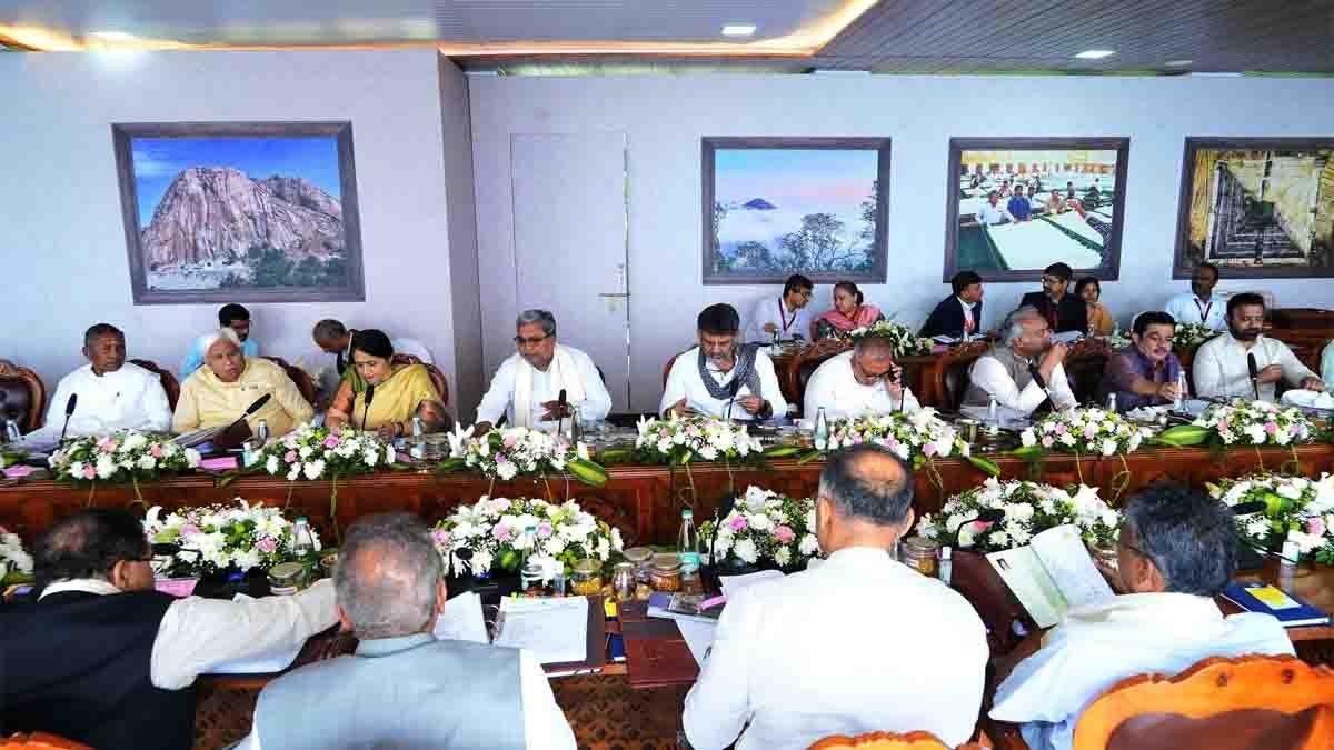 Chief Minister Siddaramaiah addressing the 14th Karnataka Cabinet Meeting at Nandi Hills