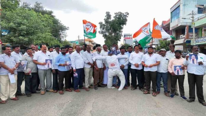 Congress leaders protest in Gudibande after ED raid on MLA Subbareddy - Local News
