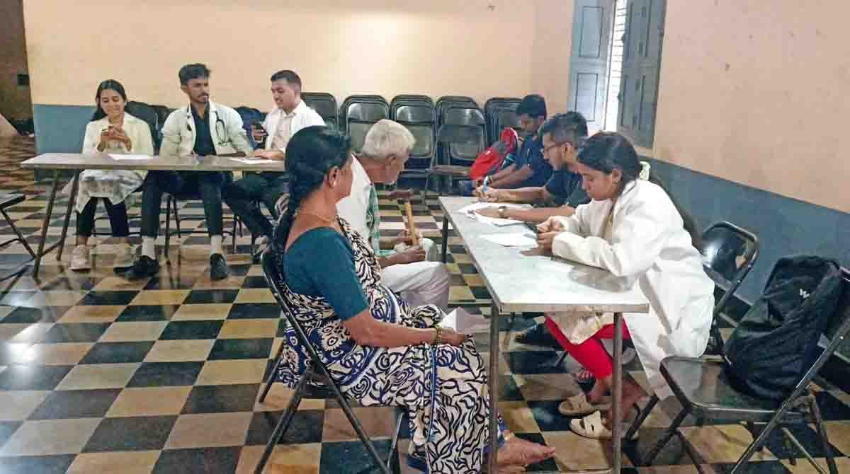 Health Camp in Memory of Brave Soldiers Held at Gudibande