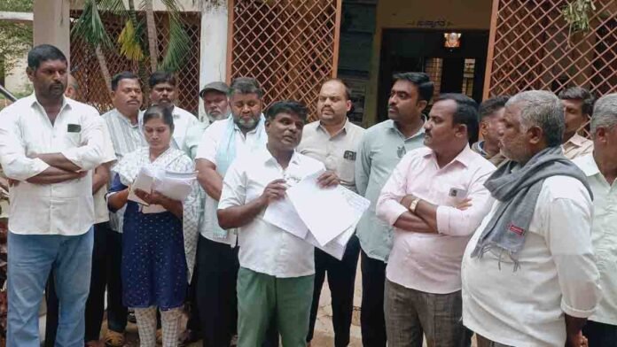Protesters in front of Ellodu Gram Panchayat office over PDO Subhan corruption allegations, Gudibande - Local News