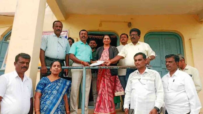 Teachers Submit Memorandum to Gudibande BEO Regarding Workload and Medical Grant Demands - Local News