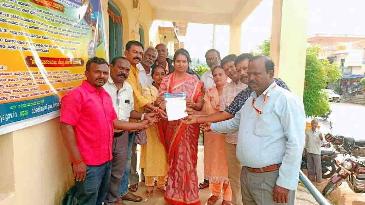 Teachers Submit Memorandum to Gudibande BEO Regarding Workload and Medical Grant Demands - Local News