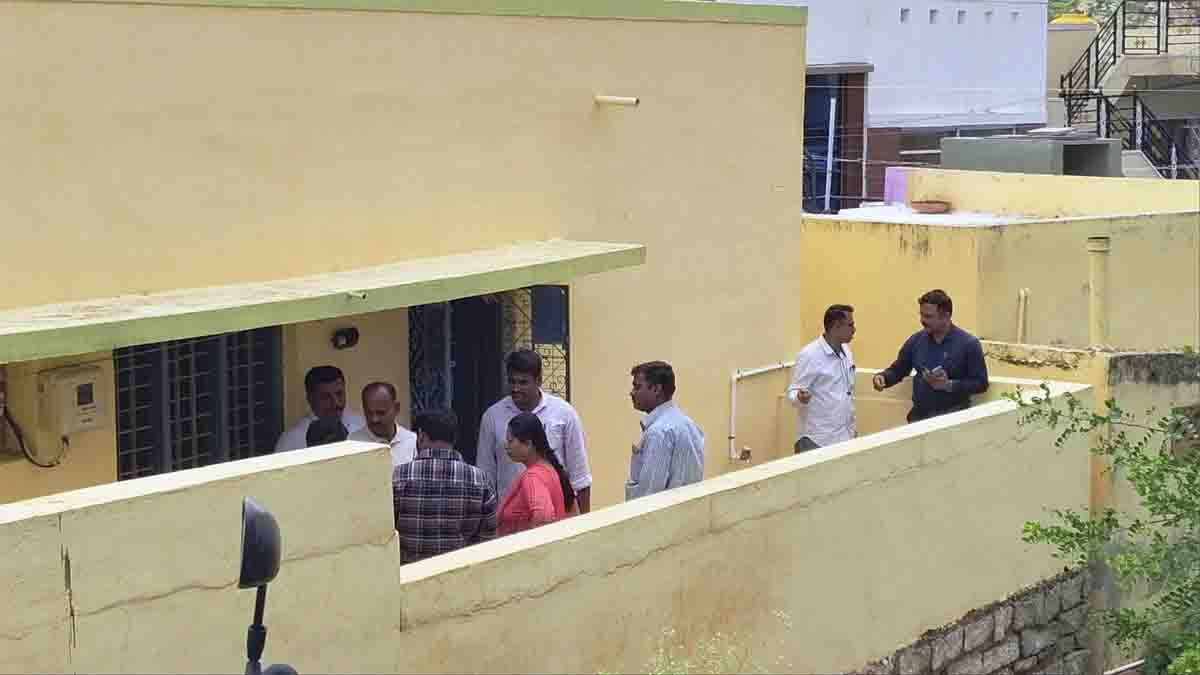 Lokayukta officials catch Village Revenue Officer red-handed while accepting bribe