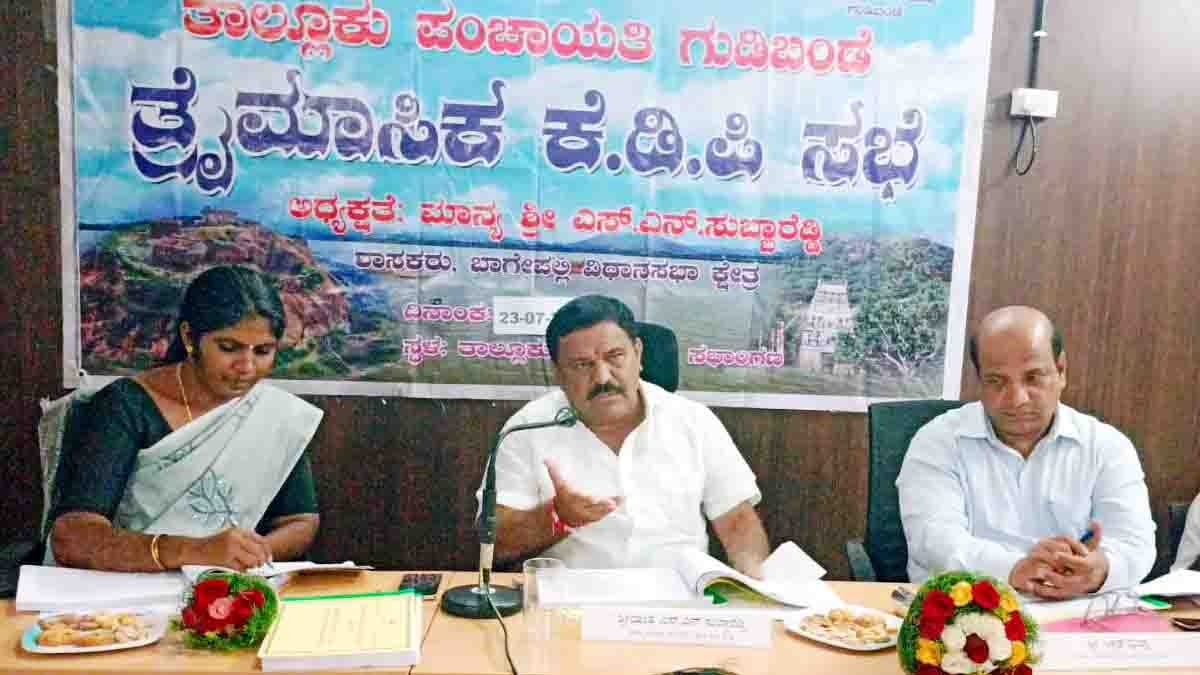 MLA Subbareddy warning teachers about absenteeism at Gudibande Taluk Panchayat meeting - Local News
