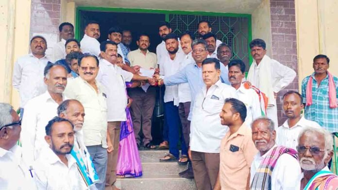 Youth Congress Protest in Gudibande Against Fertilizer Price Hike - Local News