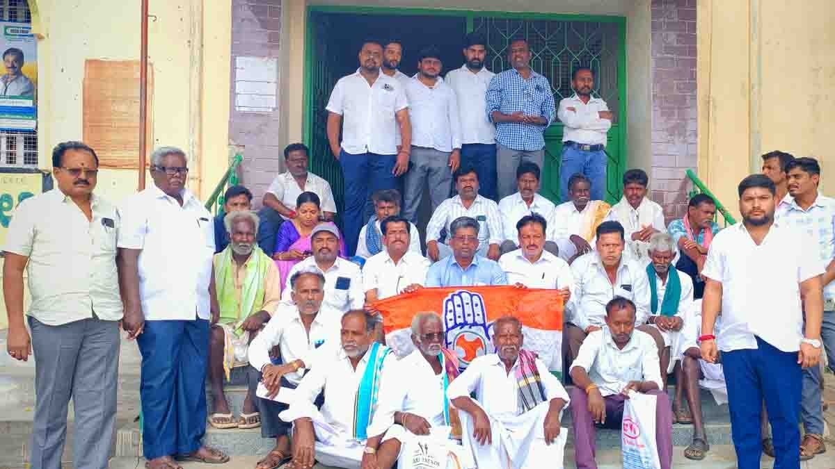 Youth Congress Protest in Gudibande Against Fertilizer Price Hike - Local News