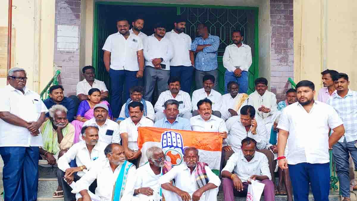 Youth Congress Protest in Gudibande Against Fertilizer Price Hike - Local News