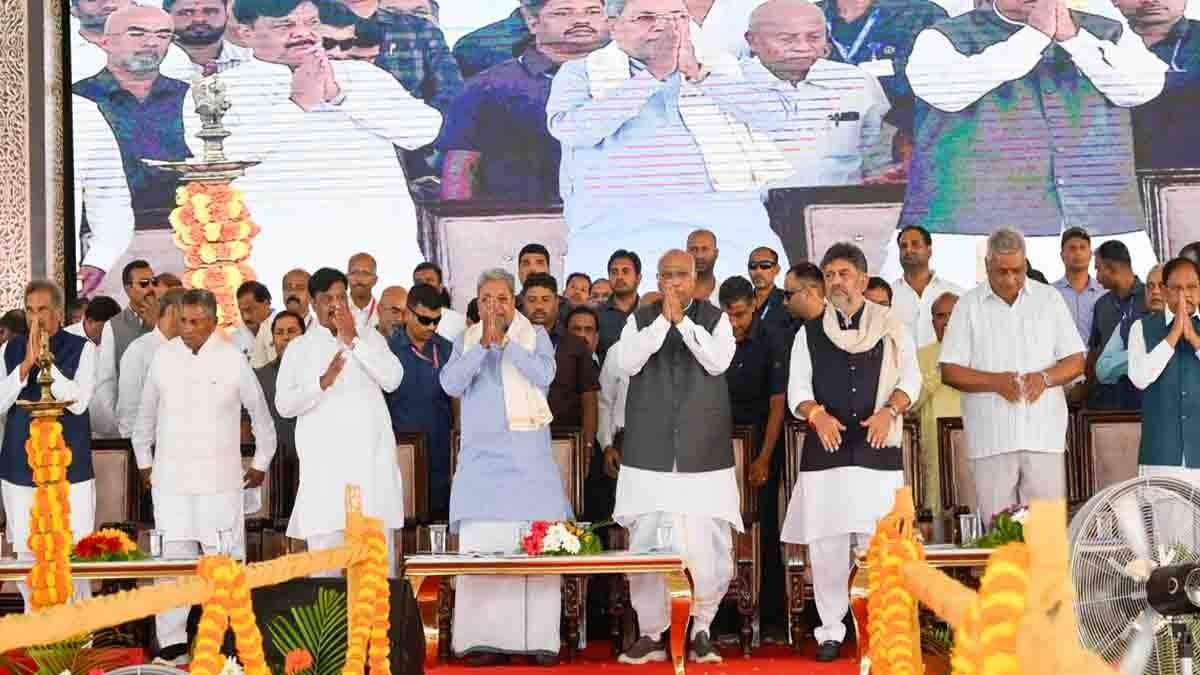 Siddaramaiah speaking at Congress rally in Mysuru as DK Shivakumar walks out