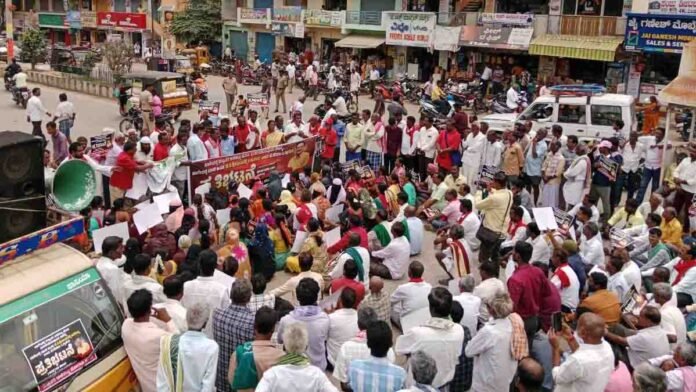 Protest in Bagepalli demanding Chitravathi Dam be named for G V Sriramareddy
