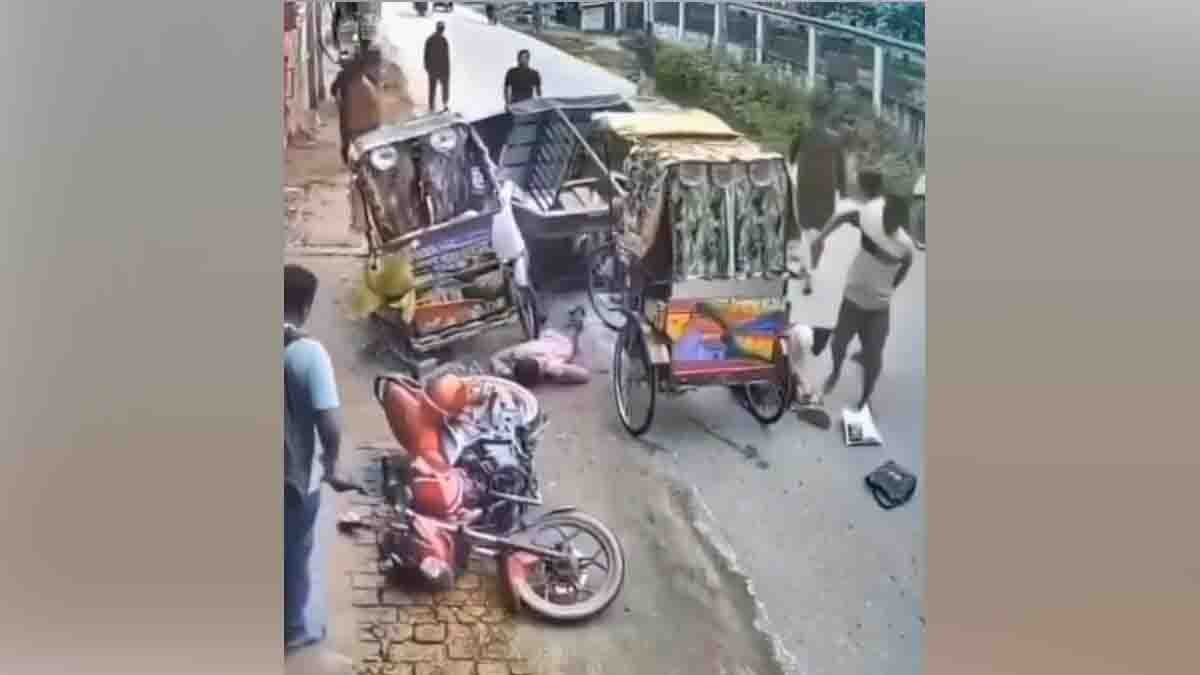 Viral video shows e-rickshaw crashing into auto rickshaw in Delhi, passengers injured but no deaths, highlighting importance of road safety