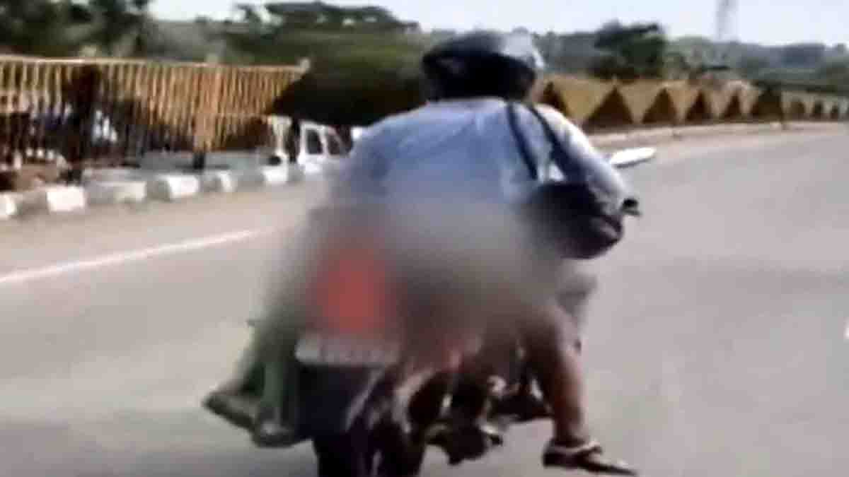 Accident : ನಾಗ್ಪುರದಲ್ಲಿ ಹೃದಯ ಕಲುಕುವ ಘಟನೆ: ರಸ್ತೆ ಅಪಘಾತದಲ್ಲಿ ಮೃತಪಟ್ಟ ಪತ್ನಿಯ ಶವವನ್ನು ಬೈಕ್ನಲ್ಲಿ ಕೊಂಡೊಯ್ದ ಪತಿ..! 2 Heartbroken husband carrying wife’s dead body on bike after Nagpur Raksha Bandhan accident