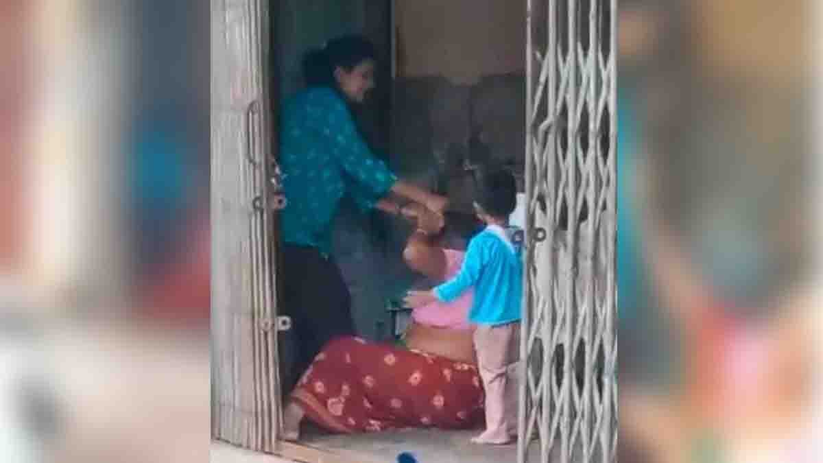 Daughter-in-law brutally assaults elderly mother-in-law in viral Uttar Pradesh video