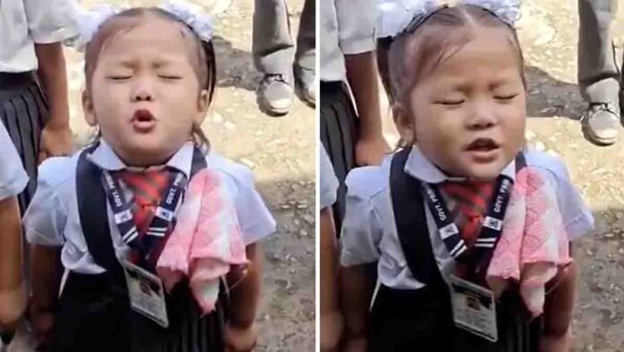 A young Indian girl singing the national anthem Jana Gana Mana with closed eyes and heartfelt emotion-Viral Video