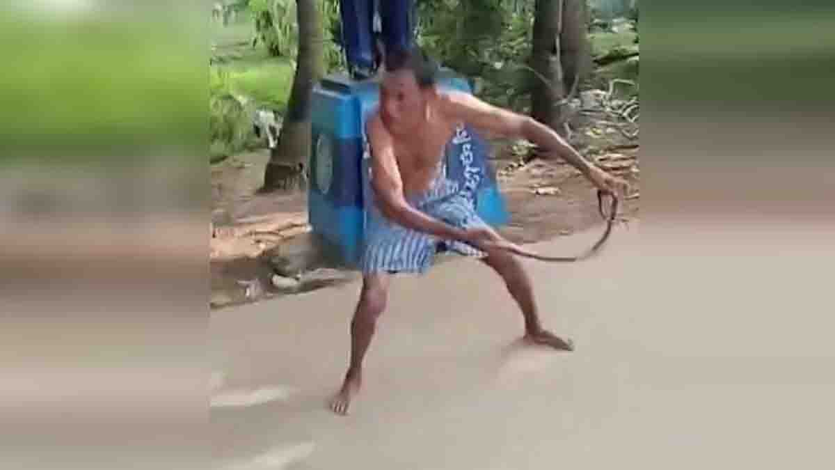 Drunk man in Andhra Pradesh wraps snake around his neck, bitten twice – viral video from Konaseema