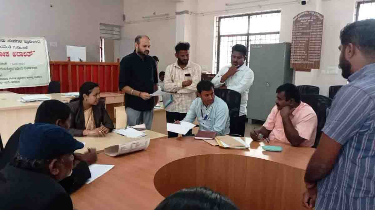 Lok Adalat program at Gudibande Court – speedy settlement of cases with judge, lawyers, and public participation